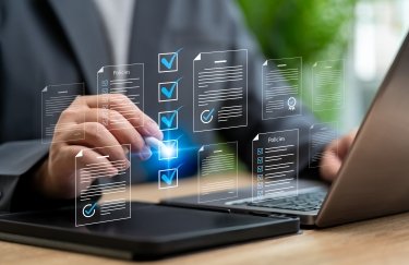 На 10% побільшало операцій, що підпадають під фінмоніторин / Shutterstock моніторинг