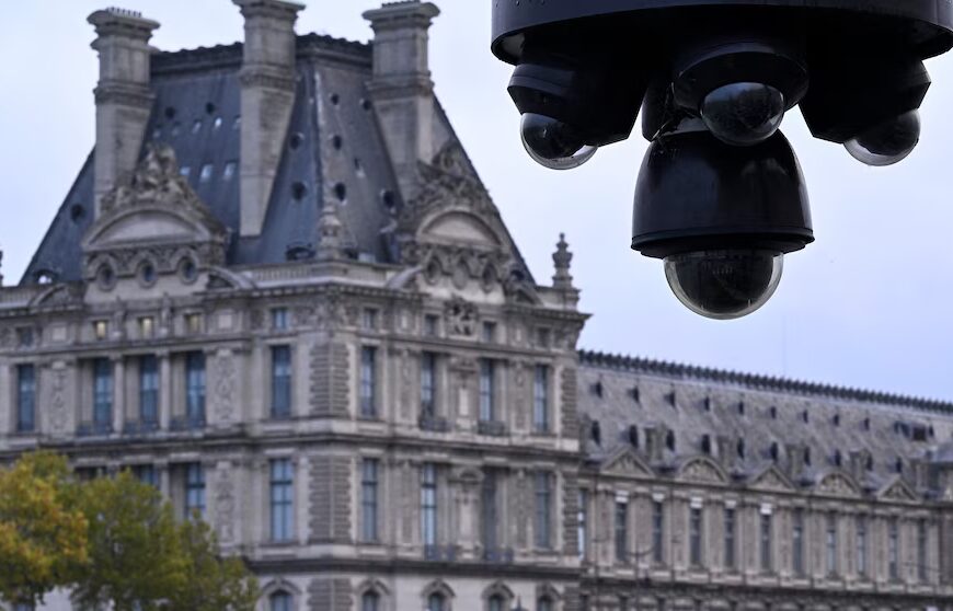 Директор Лувру розповів про плани покращення безпеки після пограбування коштовностей на 102 мільйони доларів