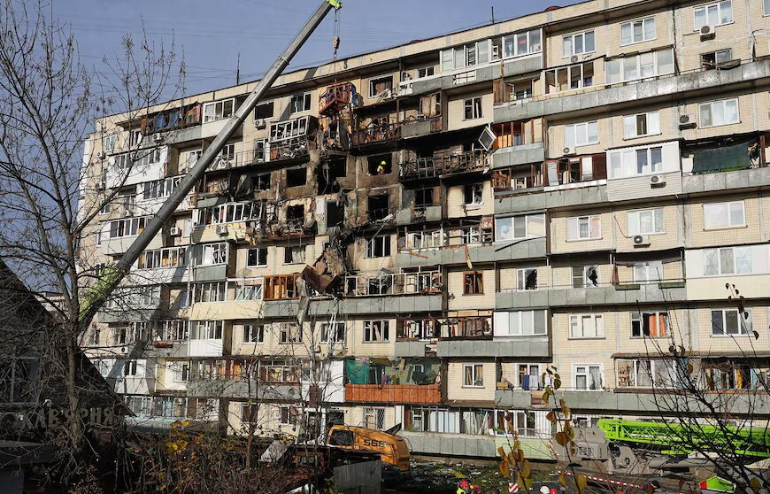 Щонайменше 11 осіб постраждали внаслідок російських обстрілів Києва