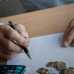 Пенсія без стажу: на яку виплату очікувати?