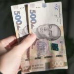 Виплати 1000 гривень українцям стартували: Зеленський розповів про кількість одержувачів.