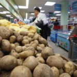 Збуваються передбачення: в Україні росте ціна на ключовий продукт. Чи…