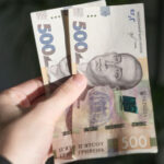 Груднева тисяча гривень для українців: на що її подіти?