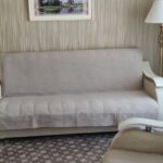 Як розставити меблі у вузькій кімнаті: прийом, який обдурить зір