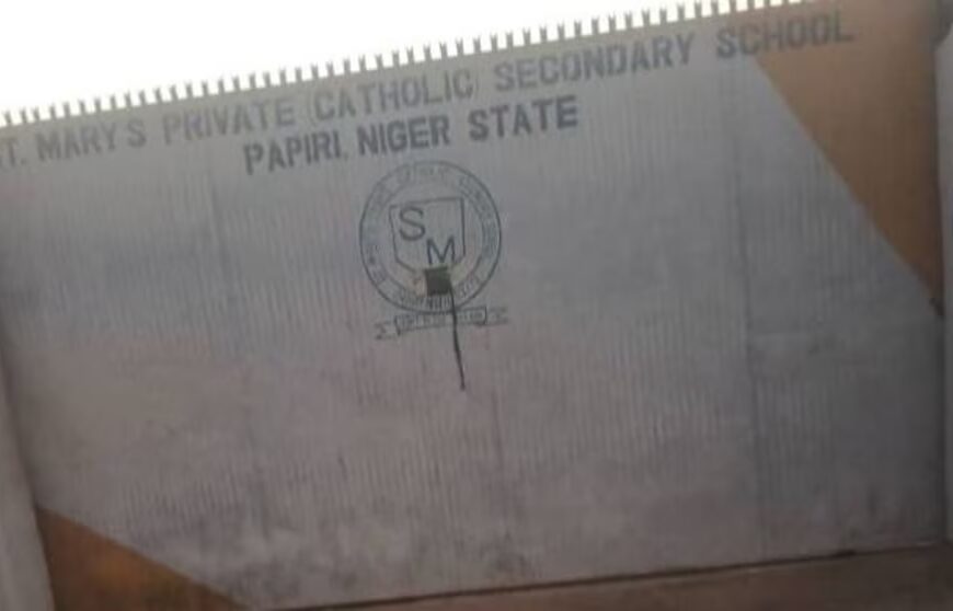 Повідомляється, що дітей та персонал викрали під час останнього нападу на нігерійську школу