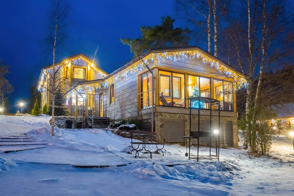 У тренді прикраси тон-в тон або поєднання близьких по гамі відтінків