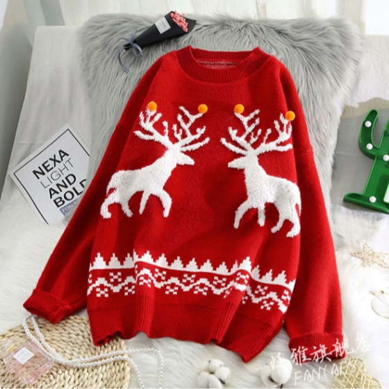 Светр з сніжинками та оленями можна покласти в подарунок комусь із близьких