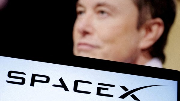 SpaceX може збудувати місто на Місяці менш ніж за 10 років — Маск