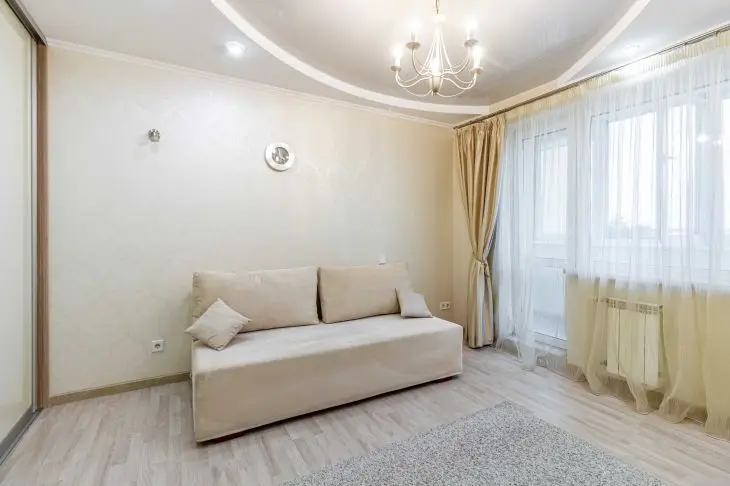 Чому диван не можна ставити біля стіни: головний секрет європейського дизайну