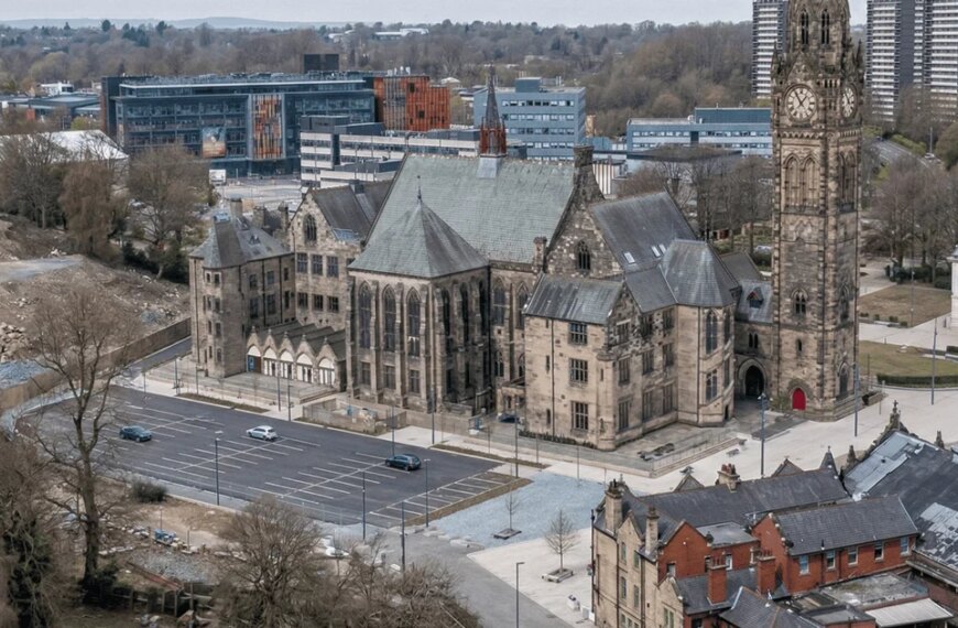 Таємниця старої вежі: будівельники виявили капсулу часу з Вікторіанської епохи