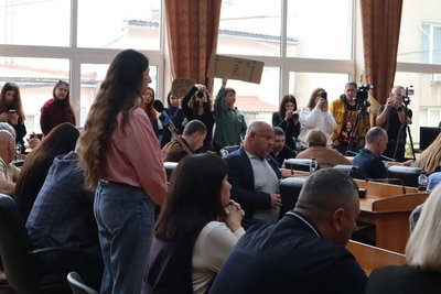 Депутати Ужгородської міськради не підтримали жодної петиції щодо забудови Ботанічної набережної