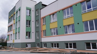 Зможе прийняти 120 вихованців: в Ірпені завершують відновлення дитсадка “Веснянка”