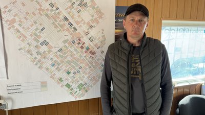 Третій рік відбудови: у Посад-Покровському люди досі живуть у модульних будинках