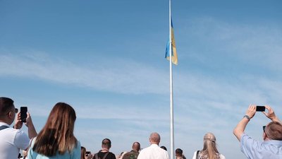 У Чернівцях територію біля флагштока планують передати місту: чи завершать облаштування