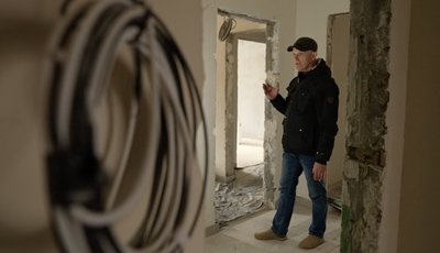 Зруйнована російською ракетою багатоповерхівка в Умані: на якому етапі трирічна відбудова