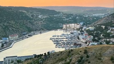 У Севастополі запровадили перепустки на набережну через будівництво готелів братів Ротенбергів —…