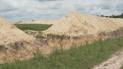 На Чернігівщині облаштовують фортифікації, щоб ускладнити просування противника у разі повторного наступу