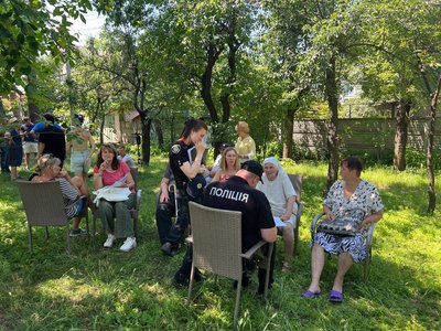 "Хочуть забудувати бетонними коробками": у Черкасах місцеві блокують роботу забудовника на Лісовій Просіці