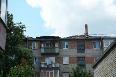 На проспекті Шевченка у Сумах розпочали ремонт будинку, пошкодженого "шахедом"