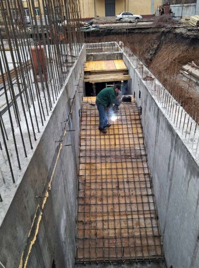 Будівництво підземної школи у Лозовій