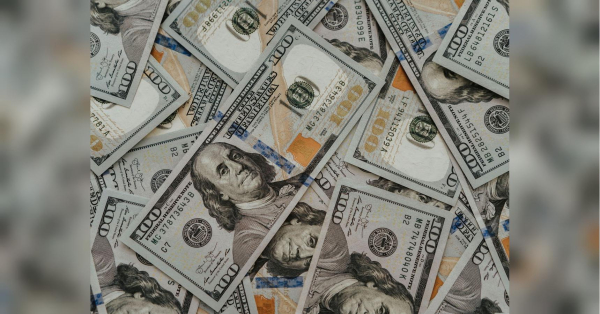 Українцям роздадуть до 2600 доларів: хто може подати заявку вже зараз