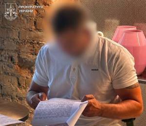 У Києві виявлено шахраїв, які присвоїли квартири на суму понад 2,6 мільйона гривень.