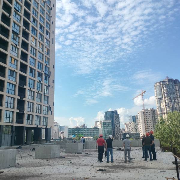Близько 80% помешкань зазнали шкоди вікон: як реконструюють ЖК Greenville на Печерську після ракетного удару