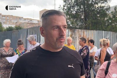 "У місті немає парків": жителі Теплодара протестують проти вирубки дерев у центральному сквері