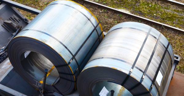 Nucor збільшує вартість гарячекатаного рулону на $10/тонну.