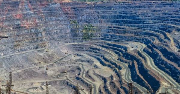 Південний гірничо-збагачувальний комбінат тимчасово зупиняє виробничі процеси через російські напади на цивільні судна