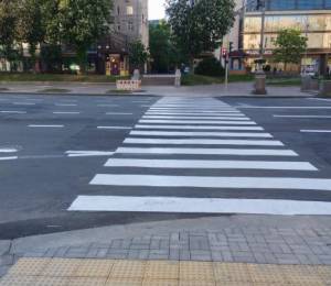 Неподалік станції метро «Лук’янівська» створюють тимчасовий надземний пішохідний перехід.