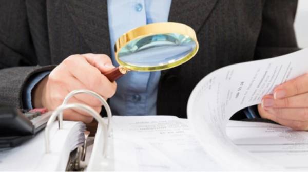 Київському посадовцю повідомили про підозру у справі про переплату за ремонт адміністративної будівлі.