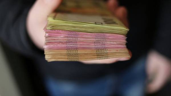 Більш як 80% українців стикаються з браком коштів для забезпечення гідного рівня&hellip;