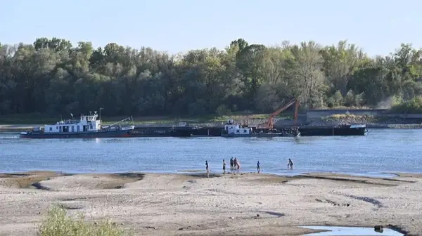 Країна, що не має виходу до моря, почала знищувати кораблі задля порятунку своєї АЕС.