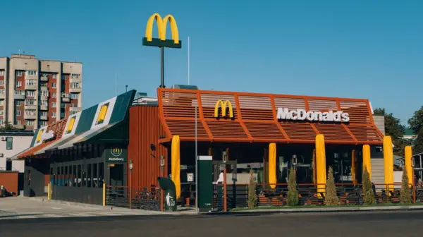 McDonald’s запустив у Рівному свій перший заклад із “МакДрайвом”