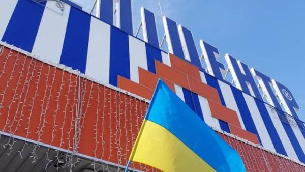 Унаслідок нападу противника постраждали два магазини “Епіцентр” в Одесі.