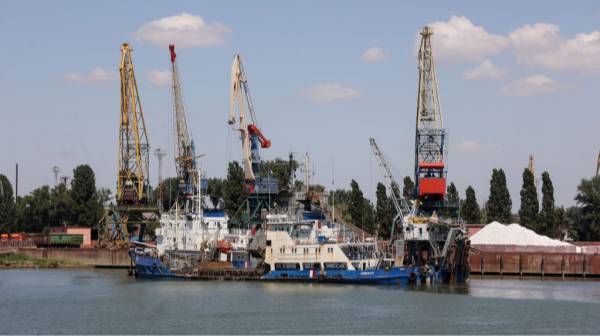 Незважаючи на блокаду, українські порти щодня обслуговують 3-4 судна – Зеленський