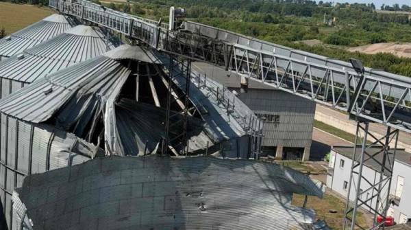 Російська Федерація знищила елеватор на Сумщині, внаслідок чого було травмовано працівника.