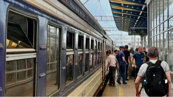 Київська міська електричка знову функціонує, окрім зупинки “Почайна”.