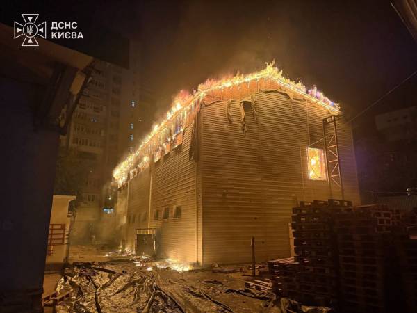 Напад на Київщину: будівлі та склади зазнали ушкоджень
