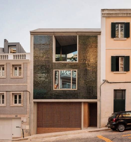 Зелена плитка втілює дім: проект Bak Gordon Arquitectos